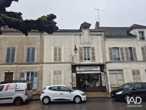 Murs commerciaux à JOUY-SUR-MORIN (77320)