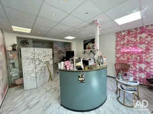 Boutique/Local commercial à SAINT-CYR-SUR-MER (83270)