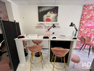 Boutique/Local commercial à SAINT-CYR-SUR-MER (83270)