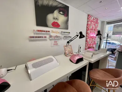 Boutique/Local commercial à SAINT-CYR-SUR-MER (83270)