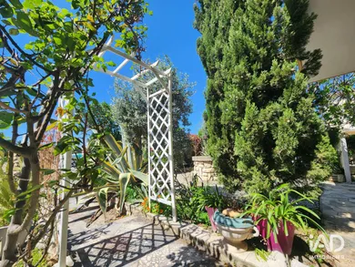 House in FOURQUES (30300)
