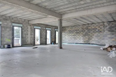 Commercial walls in SAINT-MAXIMIN-LA-SAINTE-BAUME (83470)