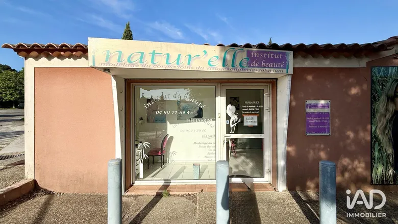 Local commercial 2 pièces 46 m² · à Robion · 46 m² · 940 €/mois