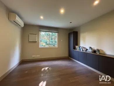 Commercial walls in BELIN-BÉLIET (33830)