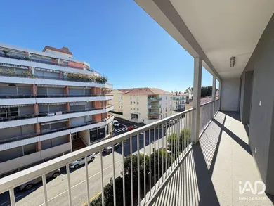 Apartment in SAINT-RAPHAËL (83700)