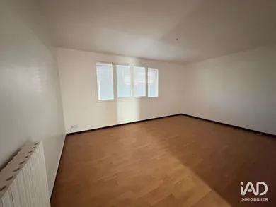 Apartment in SAINT-RAPHAËL (83700)