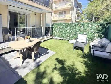 Appartement à SIX-FOURS-LES-PLAGES (83140)