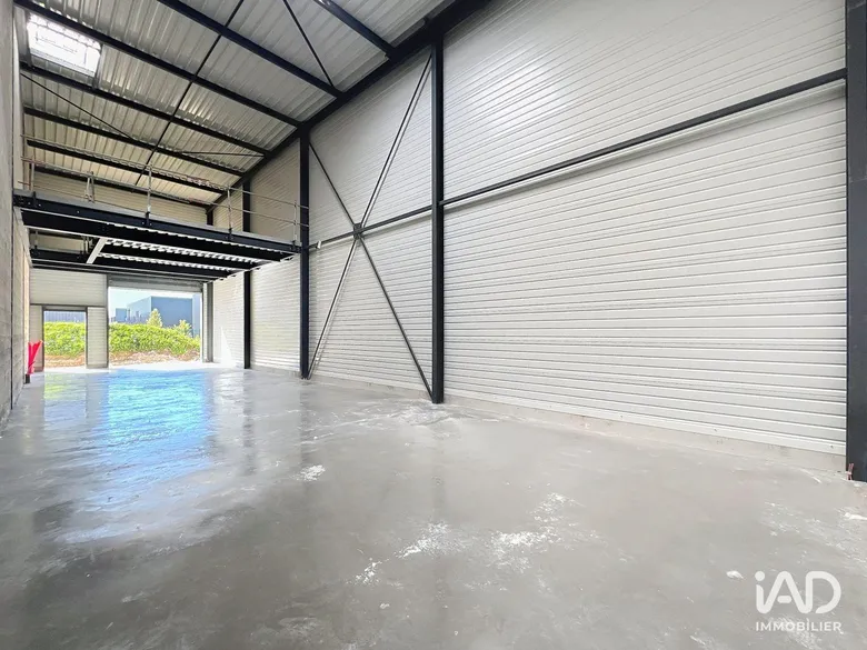 Local commercial 162 m² · à Saint-Pierre-du-Perray · 162 m² · 1 990 €/mois