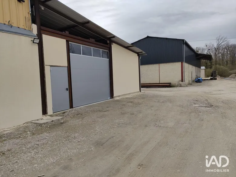 Local commercial 250 m² · à Pontpoint · 250 m² · 1 665 €/mois