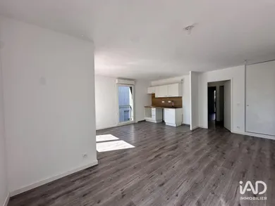 Apartment in LONGJUMEAU (91160)