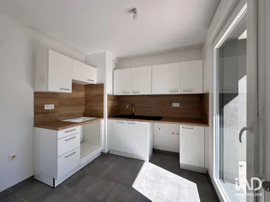 Apartment in LONGJUMEAU (91160)