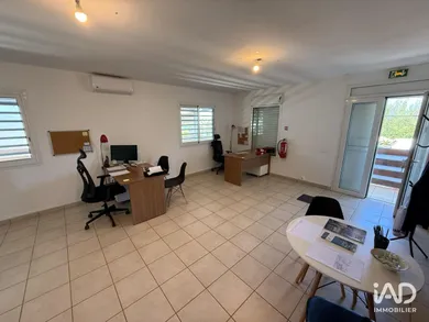 Commercial in BASSE VALLÉE (97442)