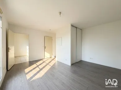 Apartment in LIEUSAINT (77127)