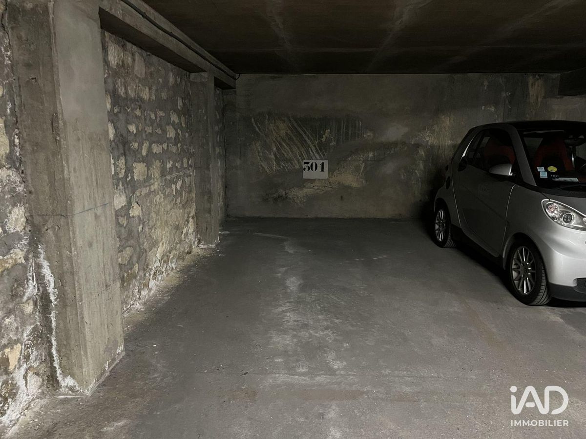 Parking de 11 m² à PARIS (75015)