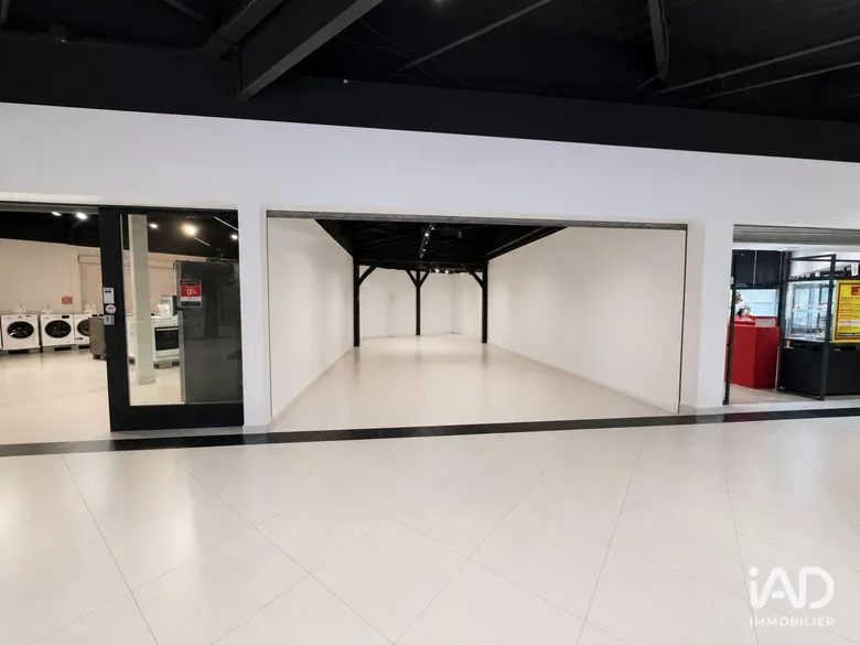 Local commercial 77 m² · à Gujan-Mestras · 77 m² · 2 655 €/mois