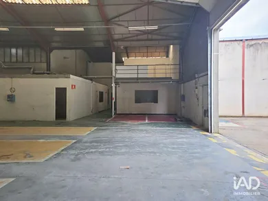 Boutique/Local commercial à SAINT-GENIS-LAVAL (69230)