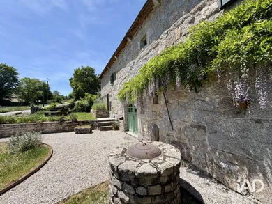 House in SAINTE-COLOMBE-DE-PEYRE (48130)