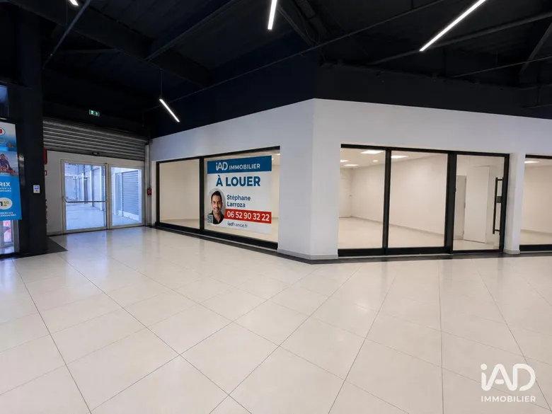 Local commercial 100 m² · à Gujan-Mestras · 100 m² · 4 446 €/mois