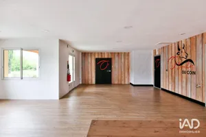 Commercial walls in PRAHECQ (79230)