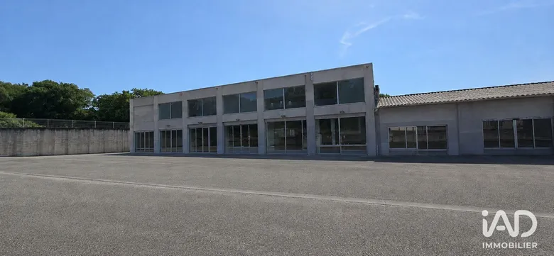 Local commercial 250 m² · à Aubignan · 250 m² · 2 620 €/mois