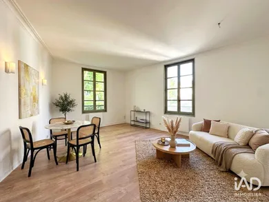 Apartment in UZÈS (30700)