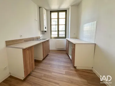 Apartment in UZÈS (30700)