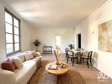 Apartment in UZÈS (30700)