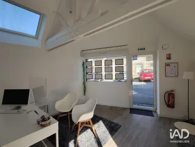 Office in PIRÉ-SUR-SEICHE (35150)