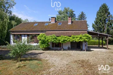 House in SENS (89100)