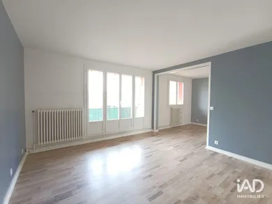 Apartment in PARON (89100)
