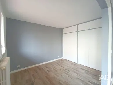 Apartment in PARON (89100)