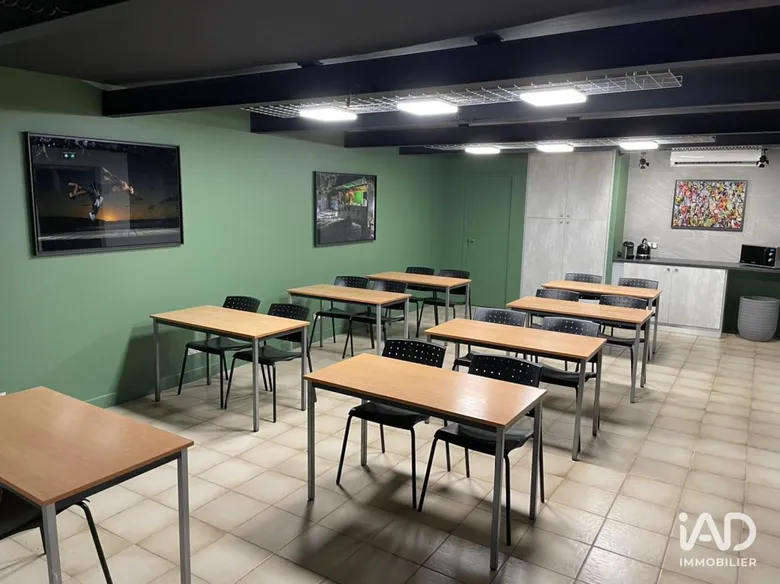 Local commercial 150 m² · à Baie-Mahault · 150 m² · 3 900 €/mois