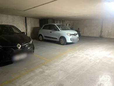 Parking à PARIS (75009)