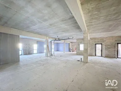 Commercial walls in CAHORS (46000)