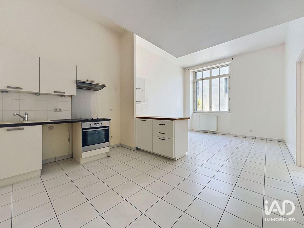 Appartement 2 pièces de 51 m² à PARIS (75011)