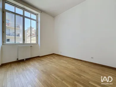 Appartement à PARIS (75011)