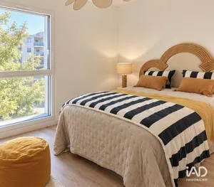 Appartement à BORDEAUX (33300)