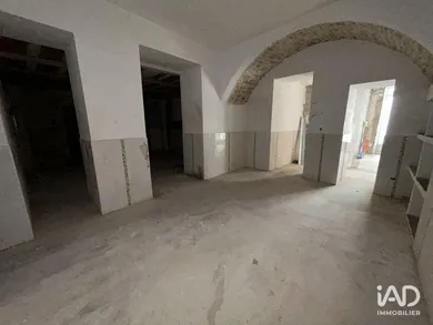 Commercial in NÎMES (30000)