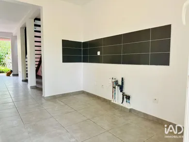 Appartement à LES TROIS-ÎLETS (97229)