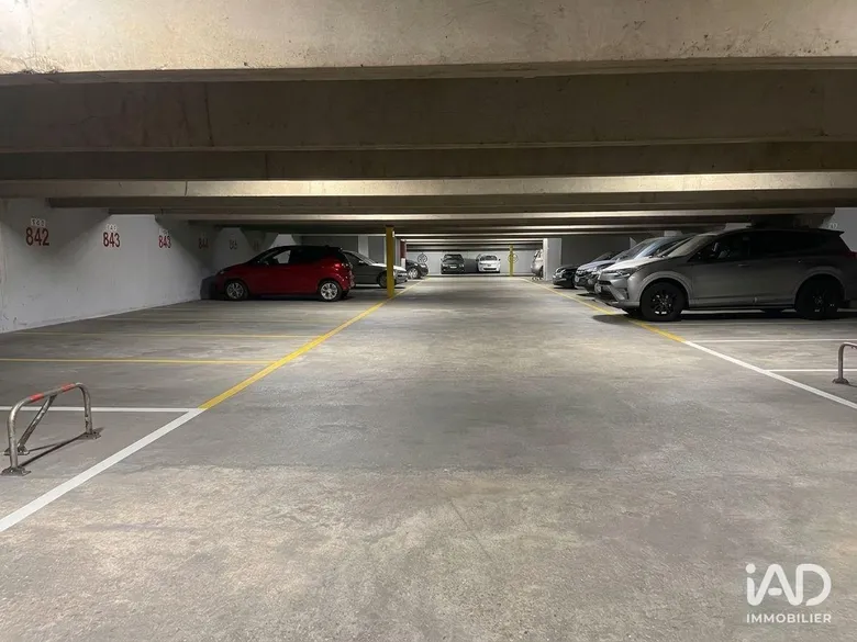 Parking 11 m² · à Paris · 11 m² · 90 €