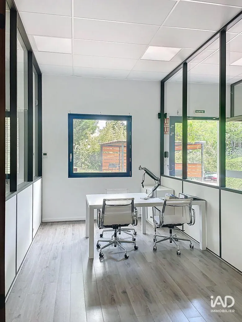 Local commercial 143 m² · à Limonest · 143 m² · 2 933 €