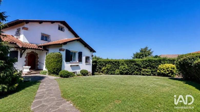 Maison 6 pièces 221 m² · à Saint-Jean-de-Luz · 221 m² · 1 080 000 €