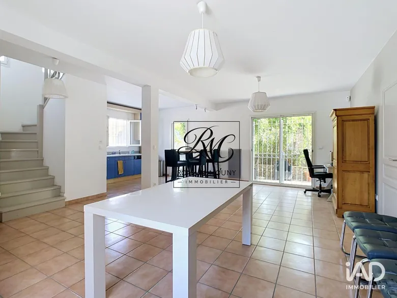 Local commercial 147 m² · à Saint-Cannat · 147 m² · 2 750 €/mois