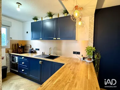 Appartement à PERNES-LES-FONTAINES (84210)