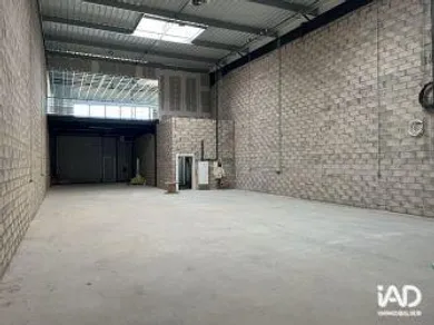 Local d’activité à MOISSY-CRAMAYEL (77550)