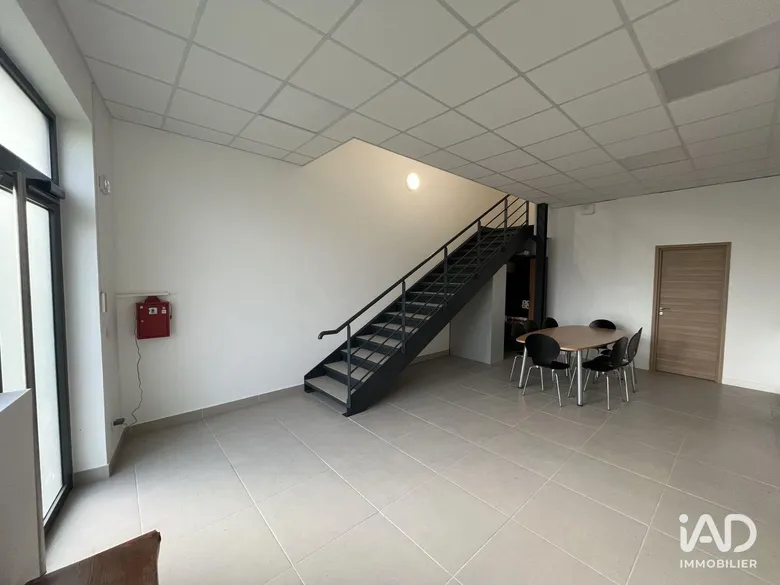 Local commercial 457 m² · à Saint-Pierre-du-Perray · 457 m² · 674 075 €