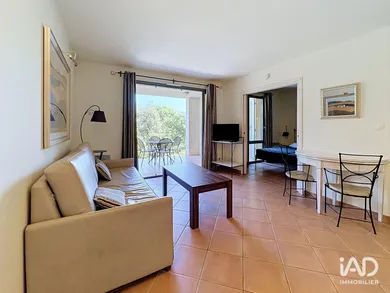 Appartement à SAUMANE-DE-VAUCLUSE (84800)