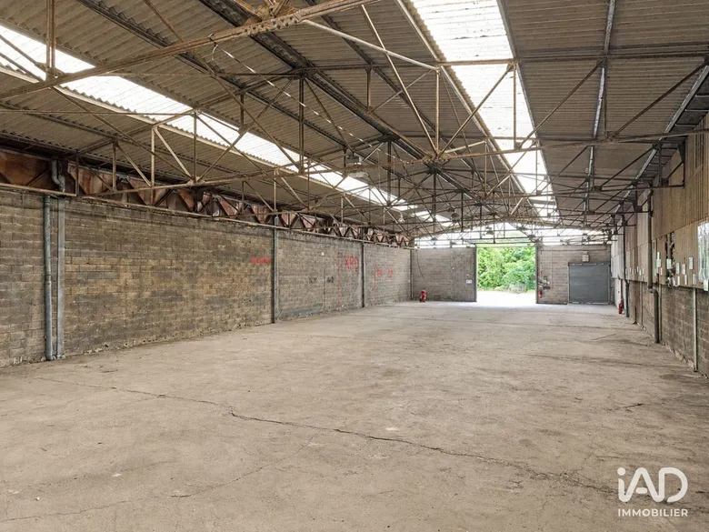 Local commercial 590 m² · à Saint-Étienne · 590 m² · 390 000 €