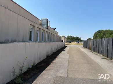 Local d’activité à LES ESSARTS-LE-ROI (78690)