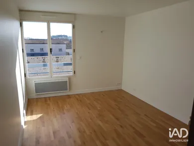 Apartment in BORDEAUX (33800)